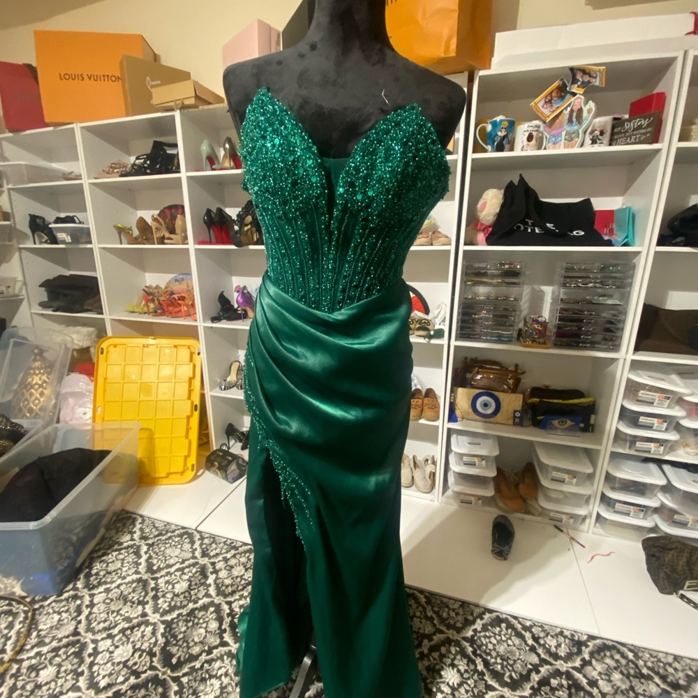 Elegant Green Strapless Evening Gown